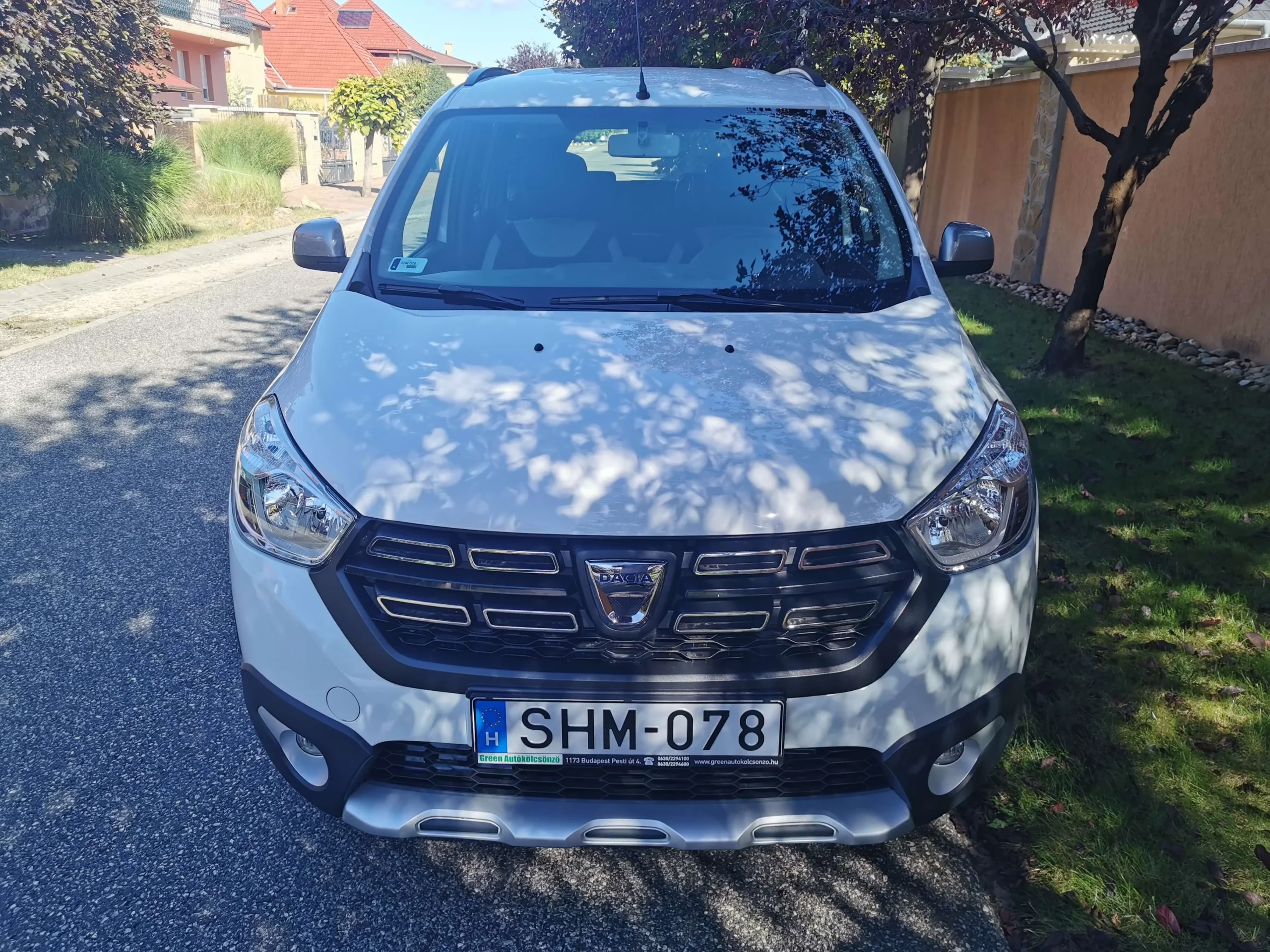 Dacia Lodgy SHM-078 - Green Autókölcsönző