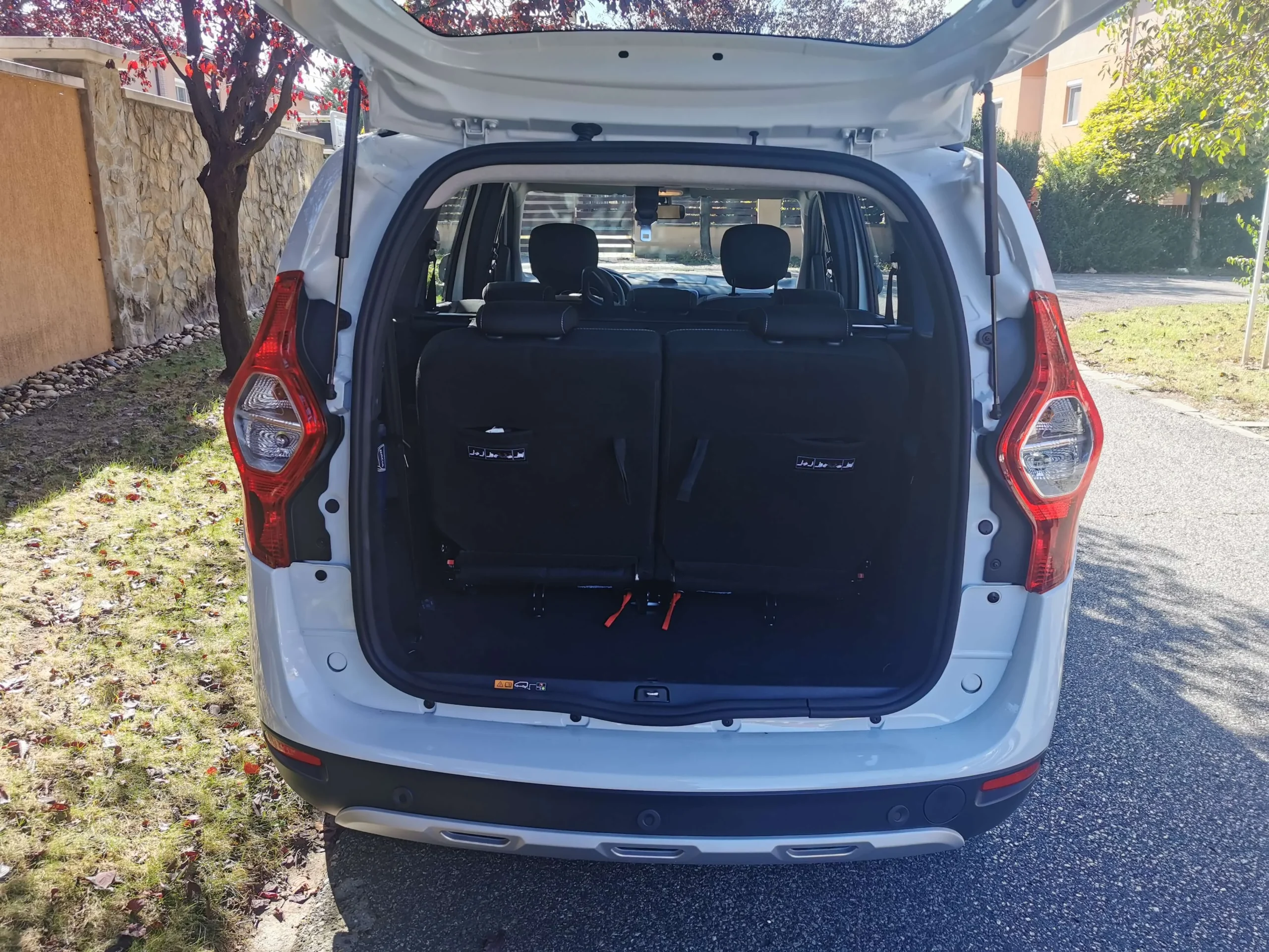 Dacia Lodgy SHM-078 - Green Autókölcsönző