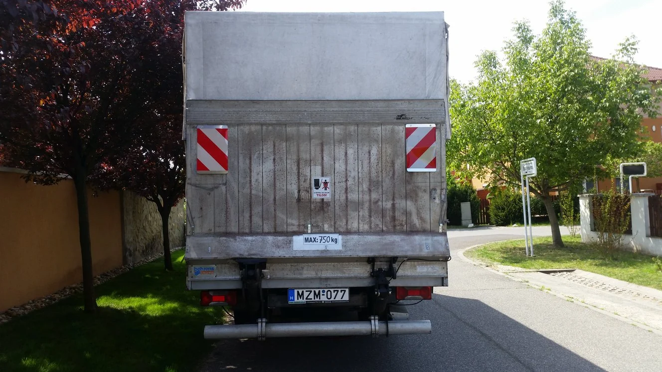 Iveco Daily Ponyvás MZM-077 - Green Autókölcsönző