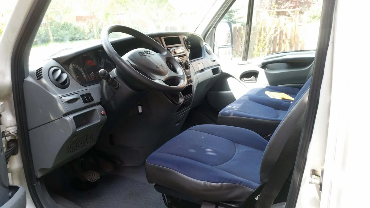 Iveco Daily Ponyvás MZM-077 - Green Autókölcsönző