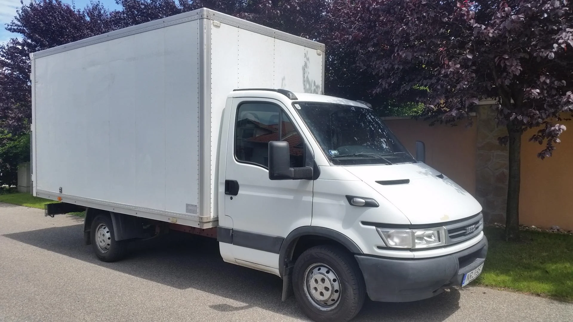 Iveco Daily NRJ-987 - Green Autókölcsönző