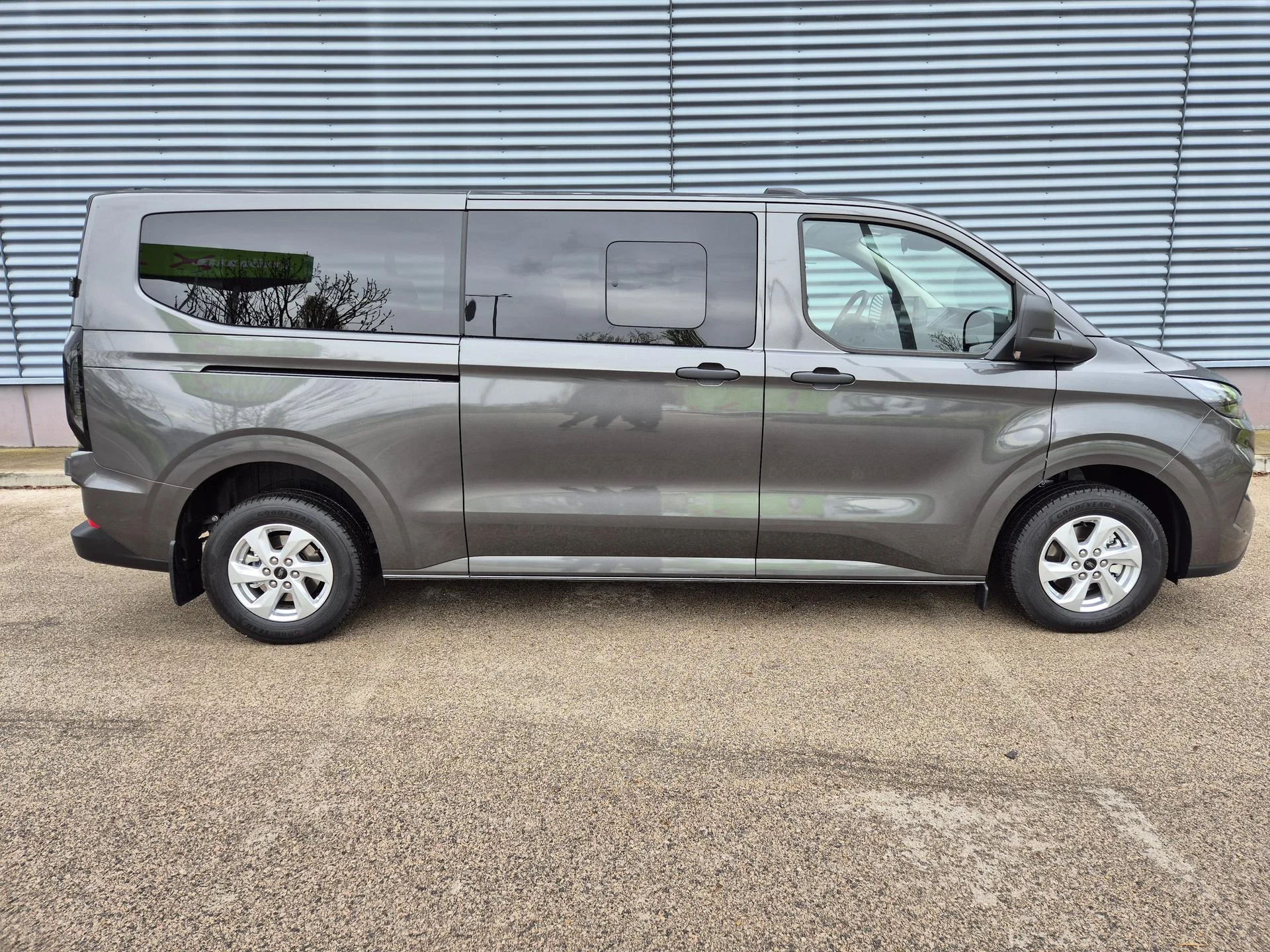 Ford Custom AIHP-473 - Green Autókölcsönző