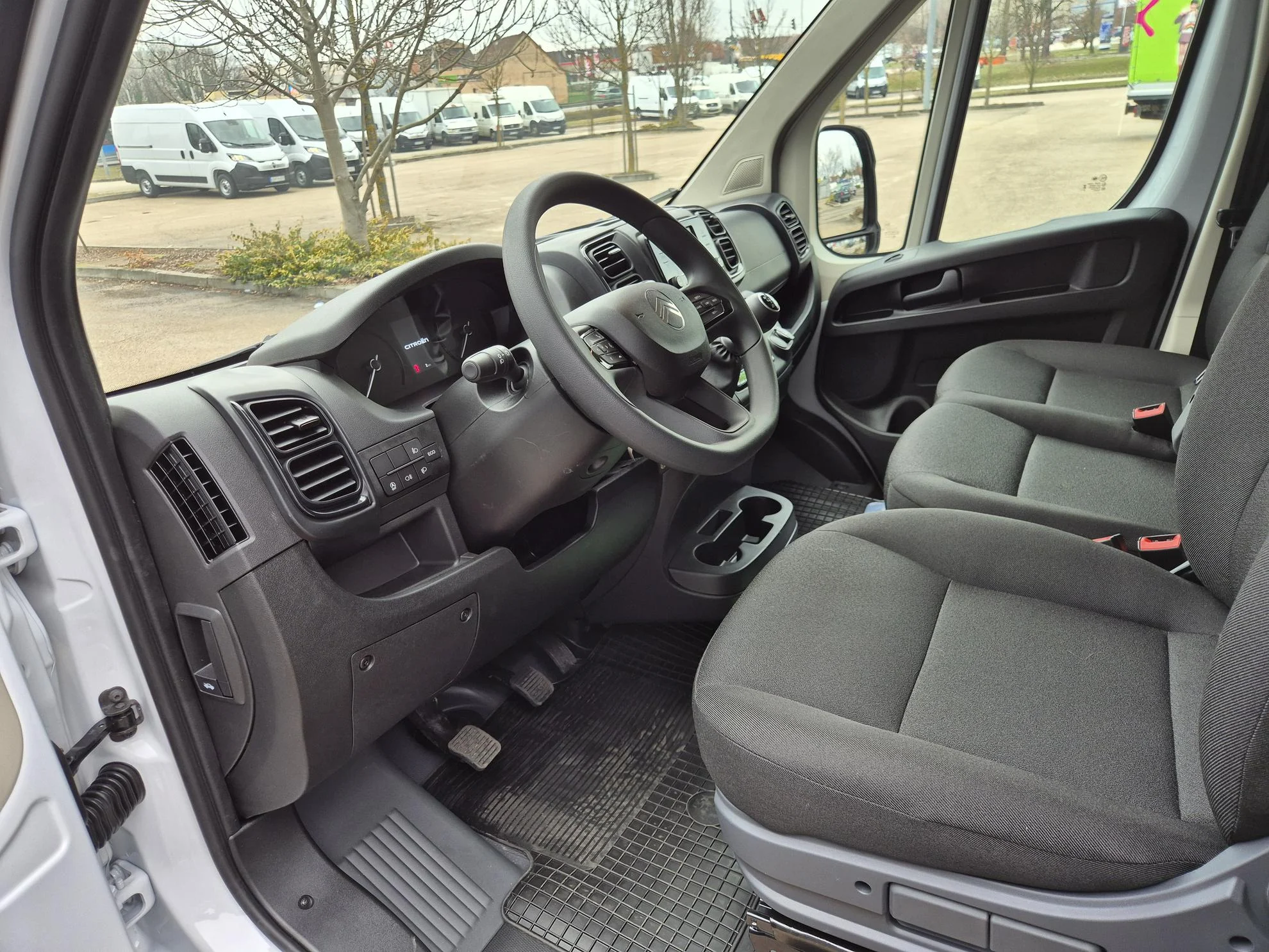 Citroen Jumper L2H2 AOFH-658 - Green Autókölcsönző