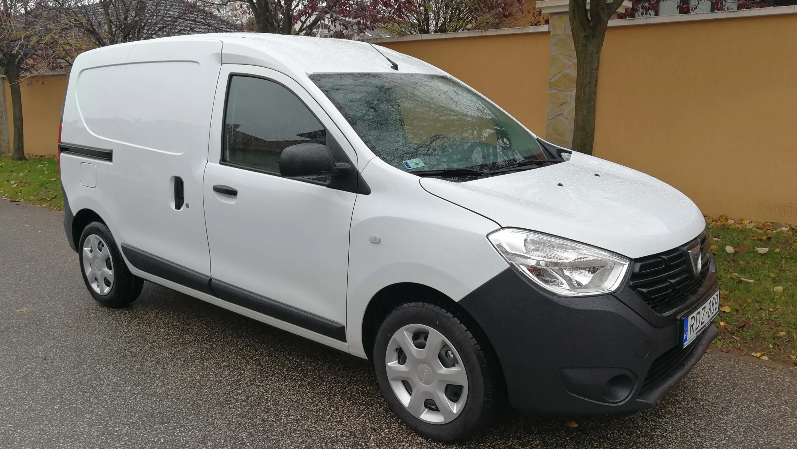 Dacia Dokker RDZ-869 - Green Autókölcsönző