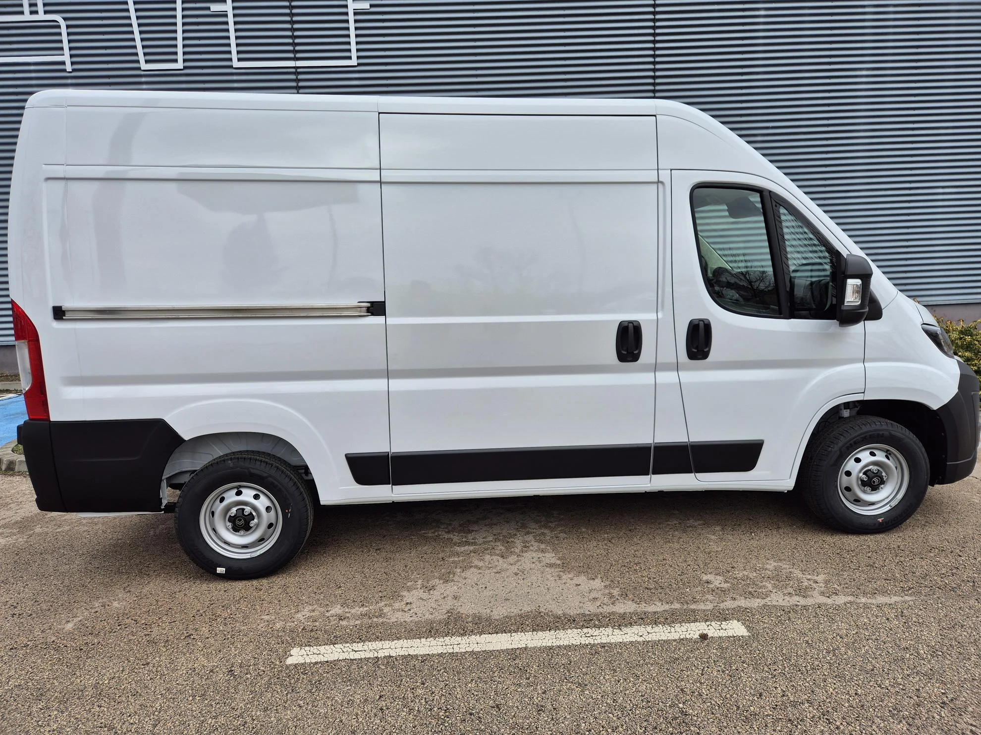 Citroen Jumper L2H2 AOFH-659 - Green Autókölcsönző