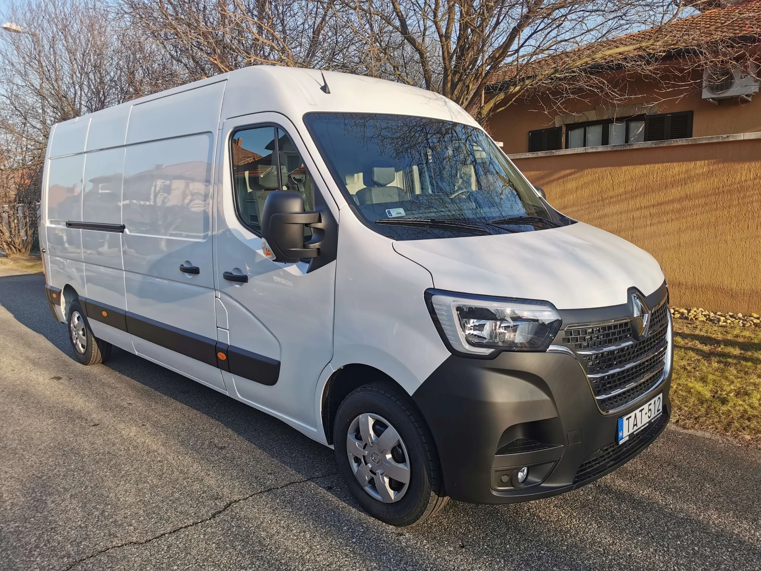 Renault Master TAT-512 - Green Autókölcsönző