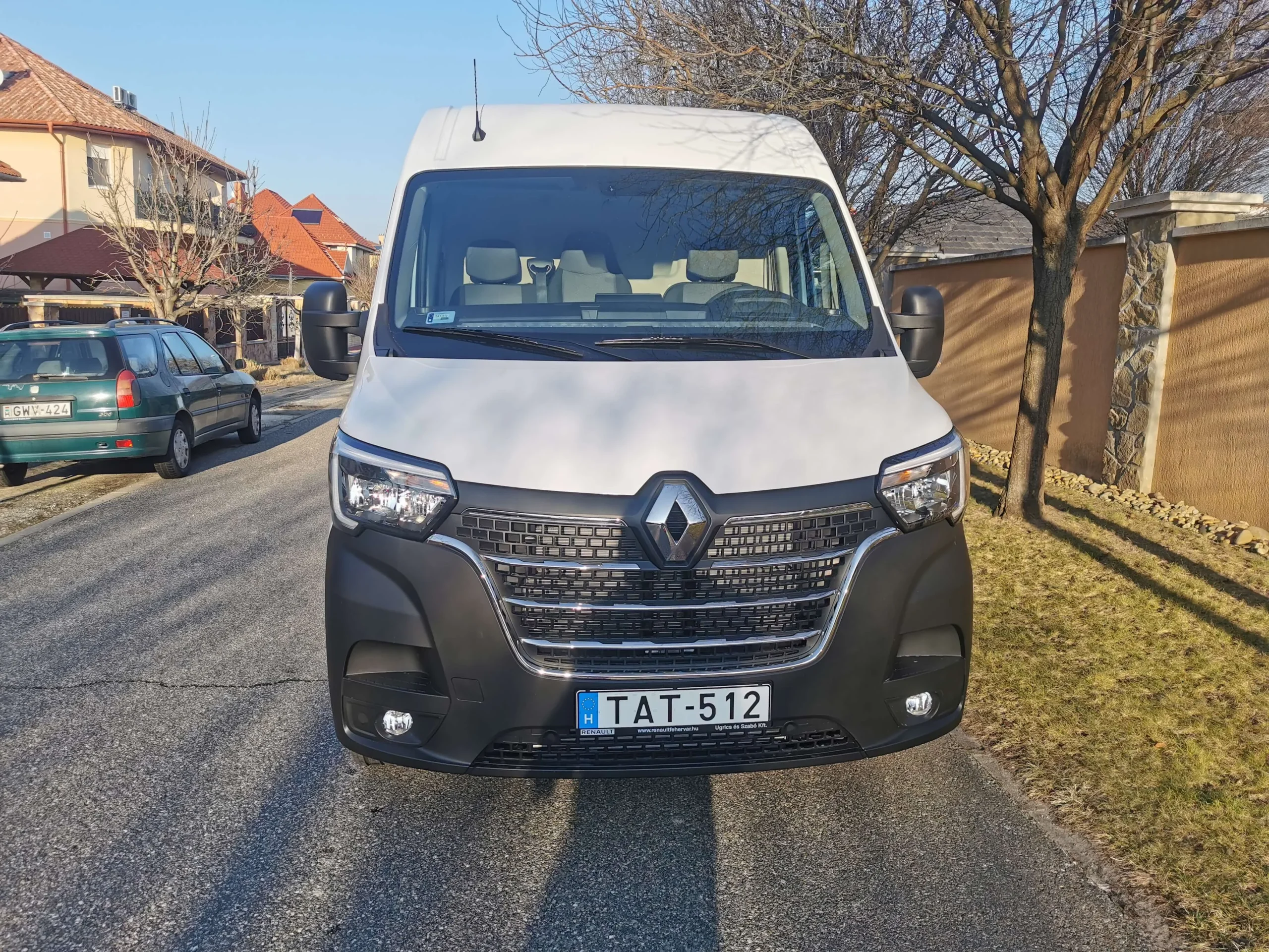Renault Master TAT-512 - Green Autókölcsönző