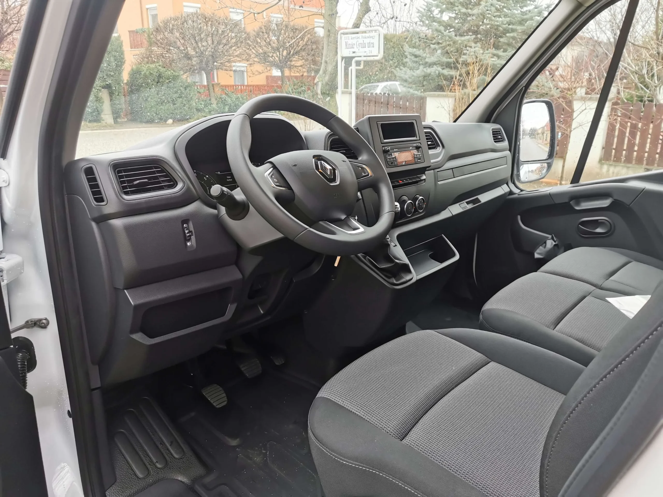 Renault Master TAT-512 - Green Autókölcsönző