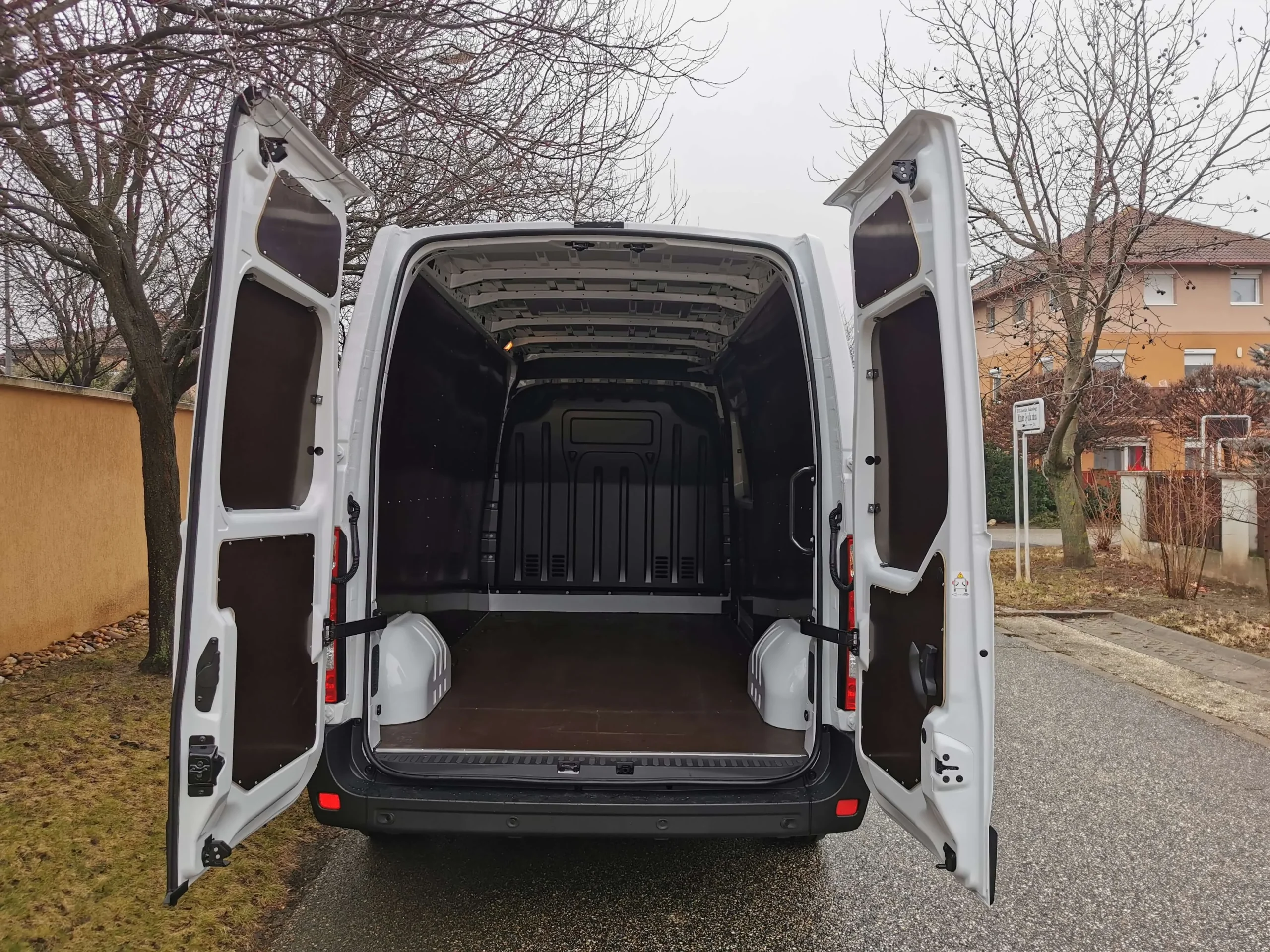 Renault Master TAF-789 - Green Autókölcsönző