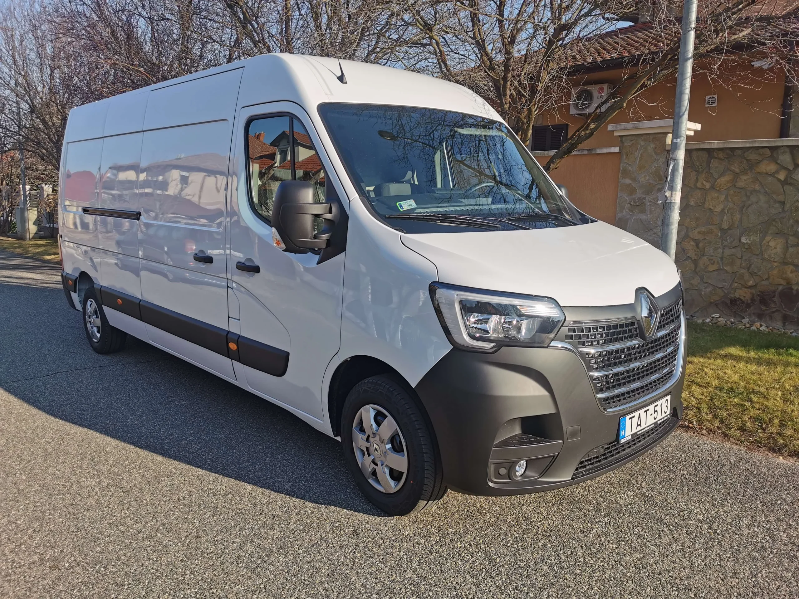 Renault Master TAT-513 - Green Autókölcsönző