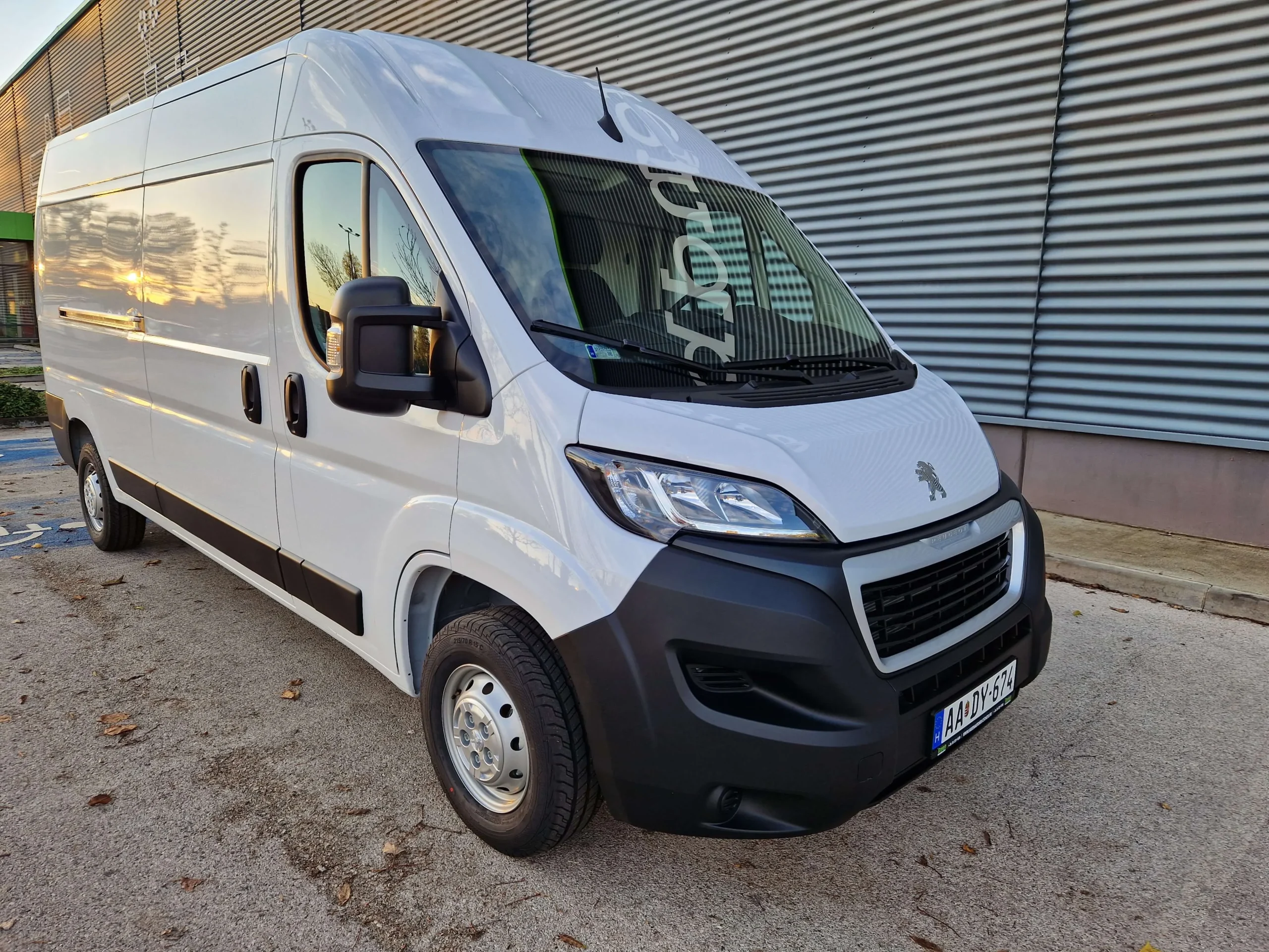 Peugeot Boxer AADY-674 - Green Autókölcsönző