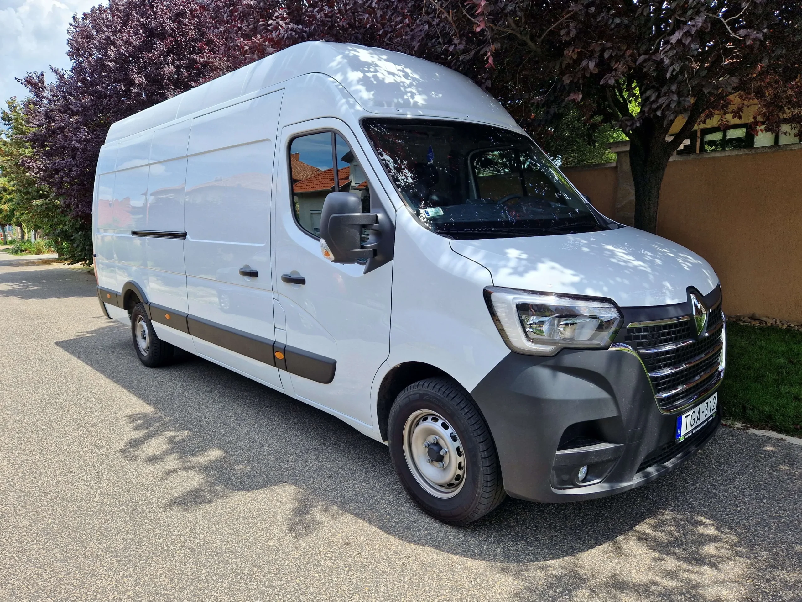 Renault Master TGA-312 - Green Autókölcsönző