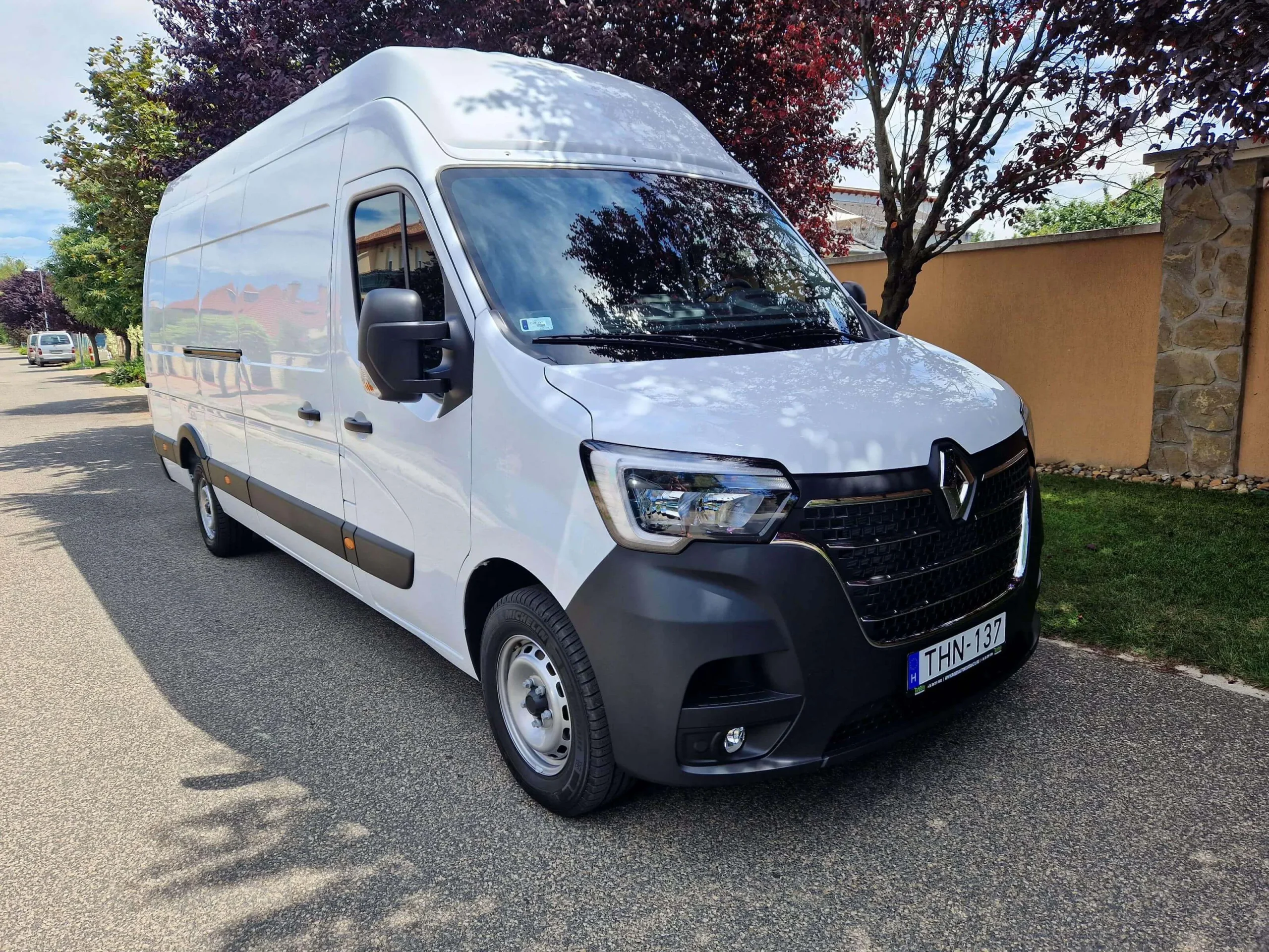 Renault Master THN-136 - Green Autókölcsönző