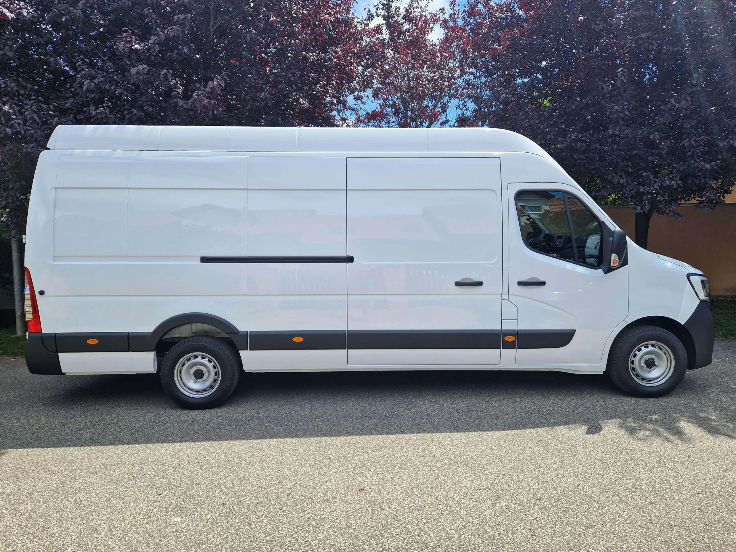 Renault Master THN-136 - Green Autókölcsönző