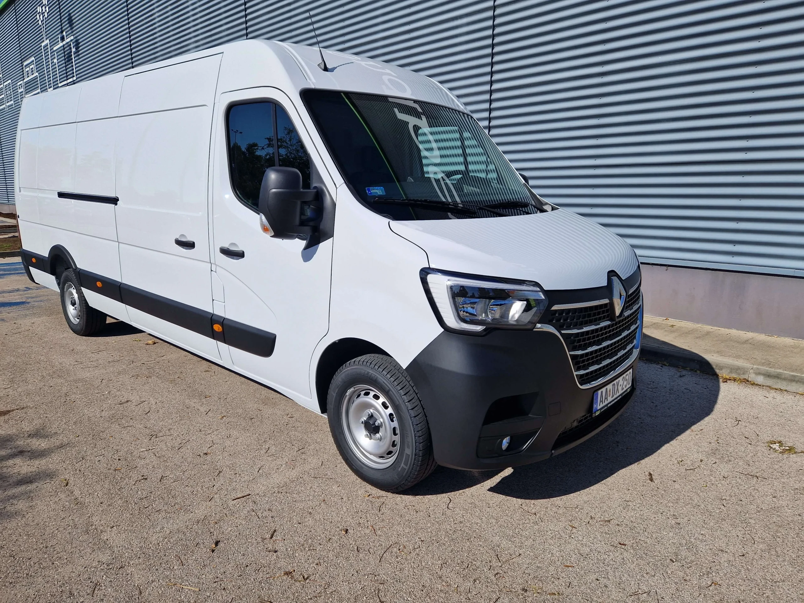 Renault Master L4H2 AADX250 - Green Autókölcsönző