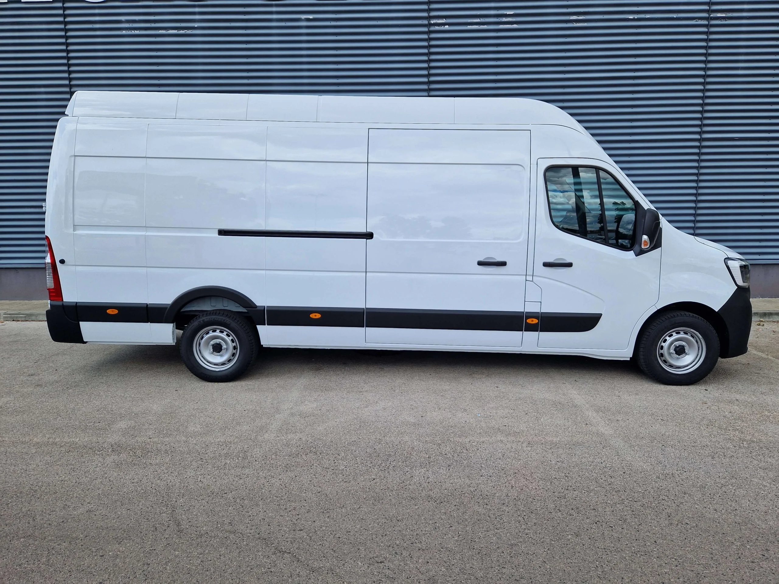 Renault Master AAAV263 - Green Autókölcsönző