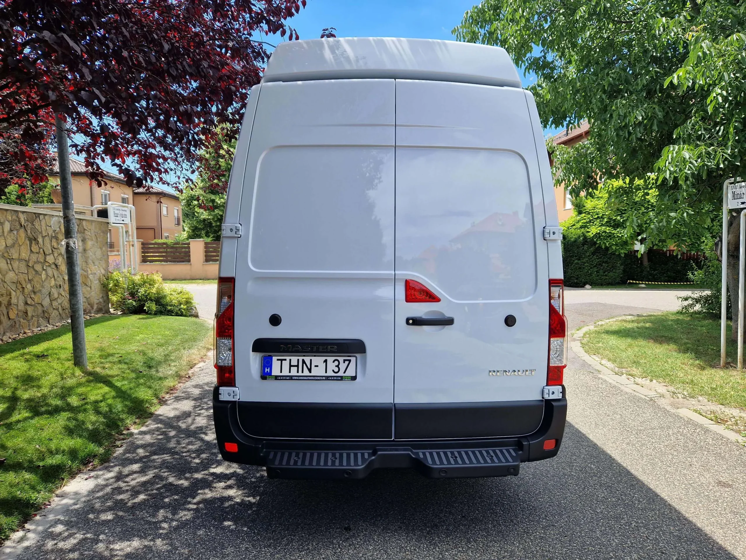 Renault Master Furgon THN-137 - Green Autókölcsönző