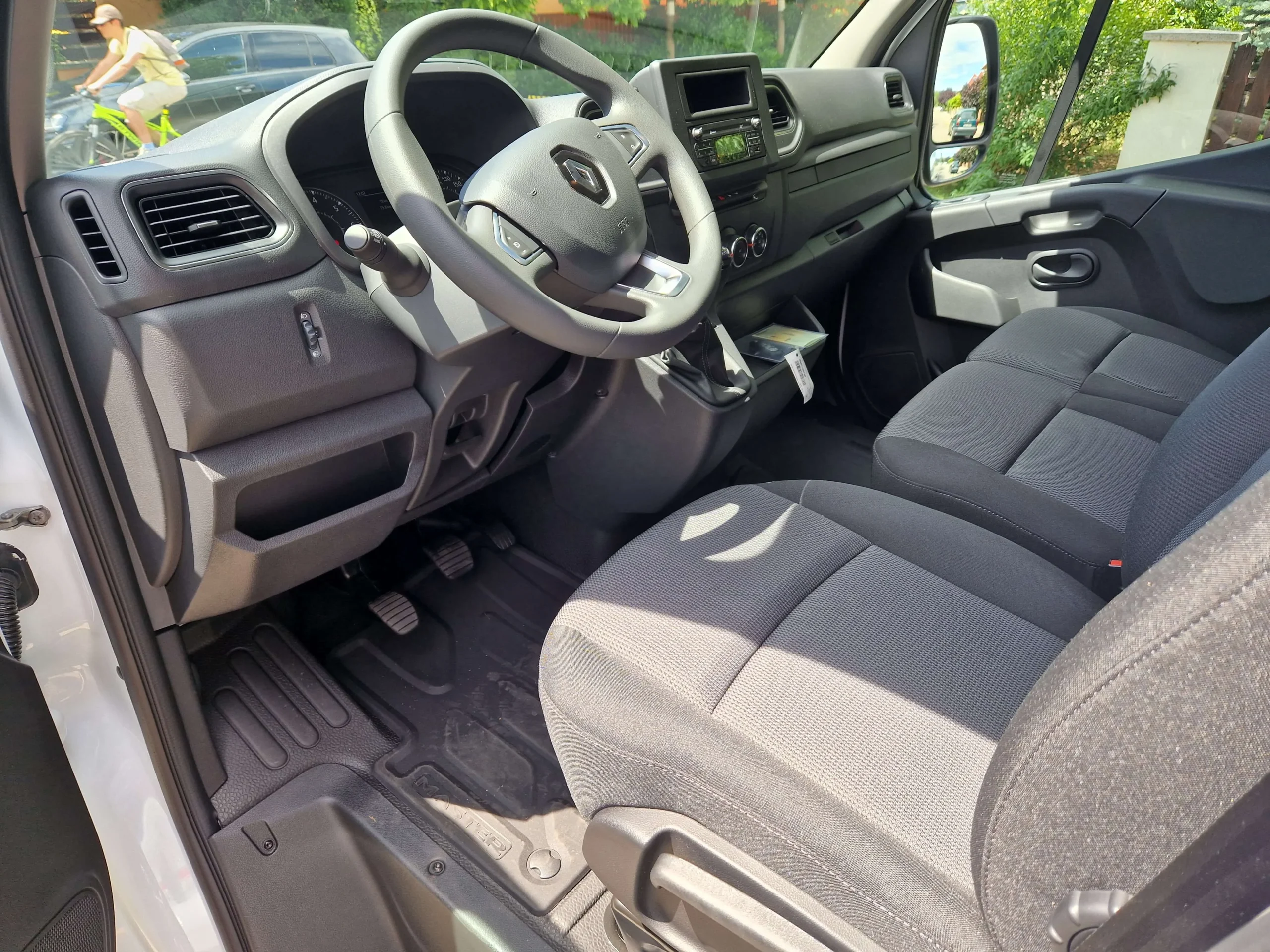 Renault Master Furgon THN-137 - Green Autókölcsönző