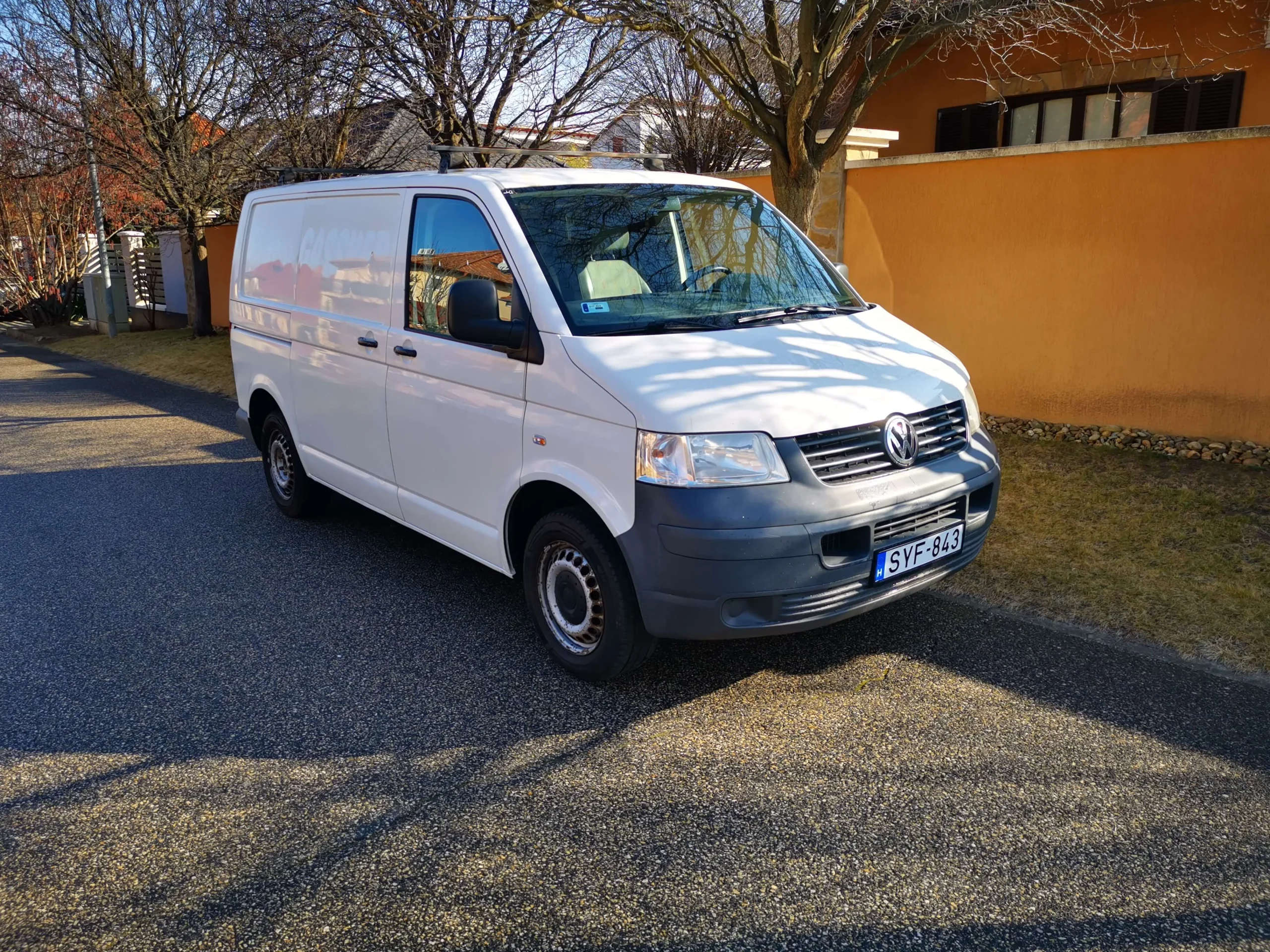 VW Transporter T5 SYF-843 - Green Autókölcsönző