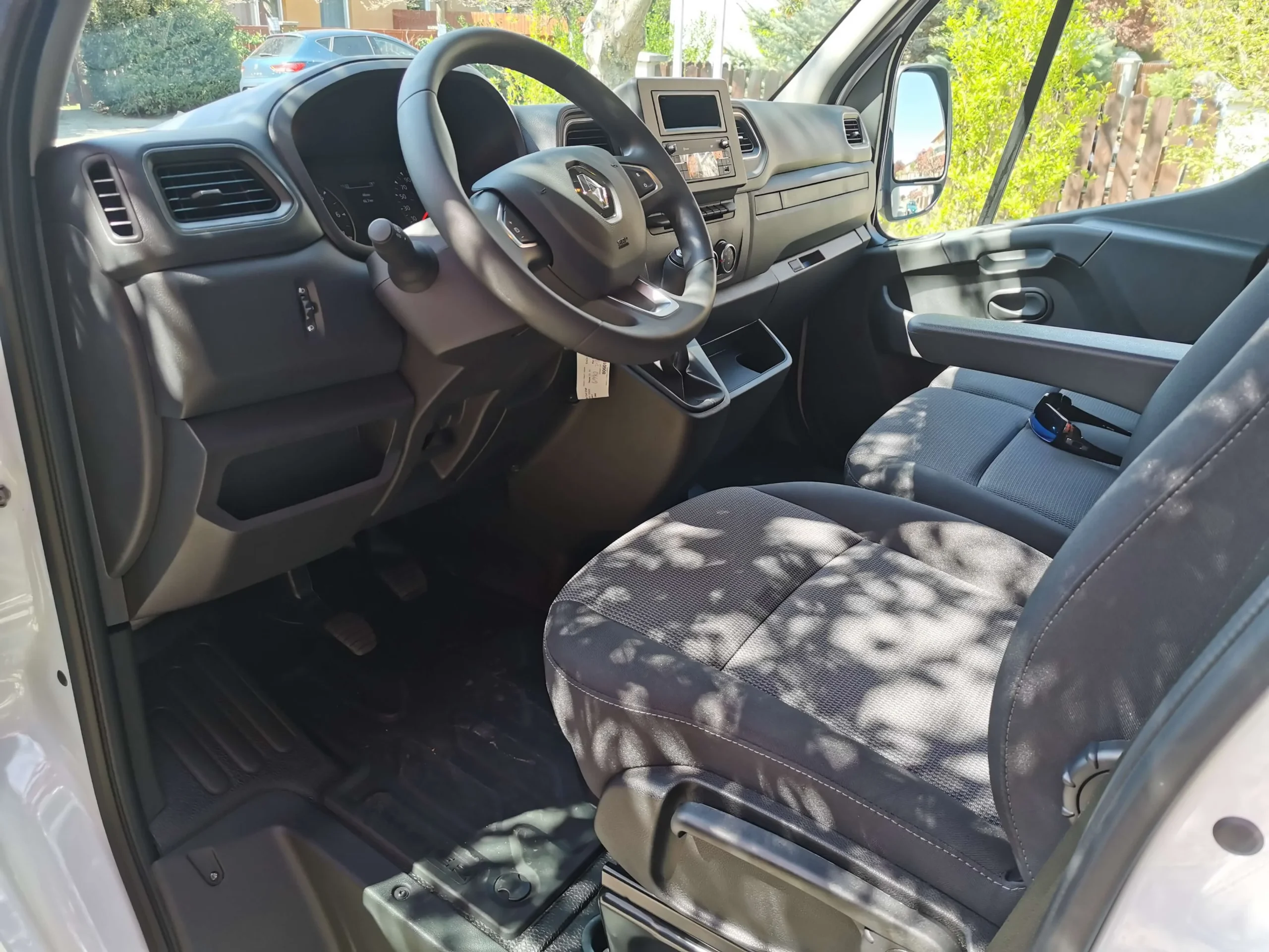 Renault Master Ponyvás TEN-997 - Green Autókölcsönző